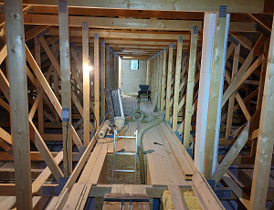 Zateplení stropu novostavby rodinného domu pomocí foukané izolace